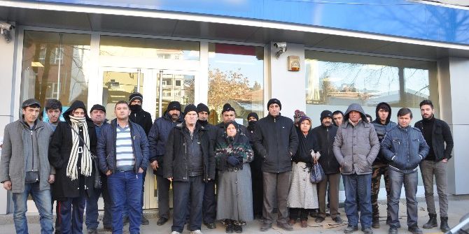 Bozüyük’te Ev Nöbeti Tutanlar Gelen Haberle Yıkıldı