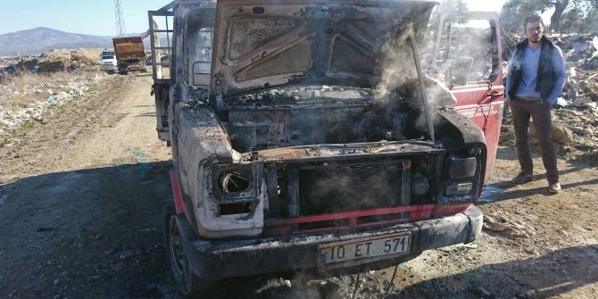 Kamyonet Alevlere Teslim Oldu