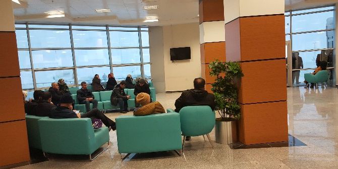 Bitlisliler Yolda Kalanlara Evlerini Ve İş Yerlerini Açtı