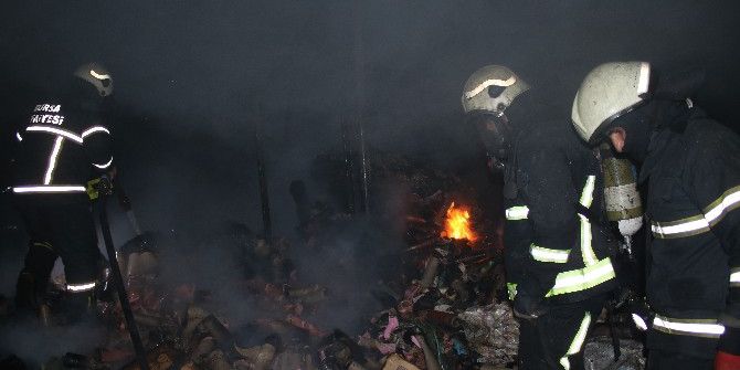 Bursa’da Korkutan Depo Yangını