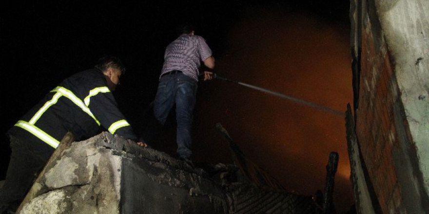 Ardahan’da Korkutan Yangında 4 Ev, 4 Ahır Ve 2 Samanlık Kül Oldu