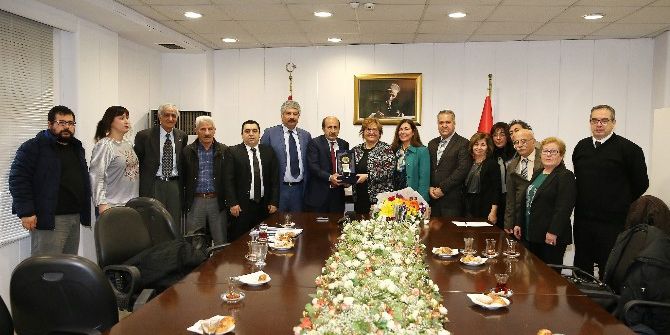 Kent Gönüllülerinden Başkan Pekdaş’a Plaket