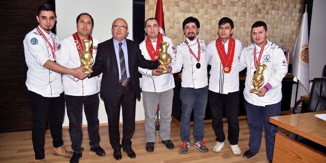 Afyonlu Aşçılar Kente Madalyalar İle Döndü