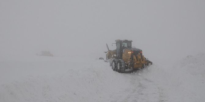 Hakkari’de 62 Köy İle 155 Mezra Yolu Ulaşıma Kapandı