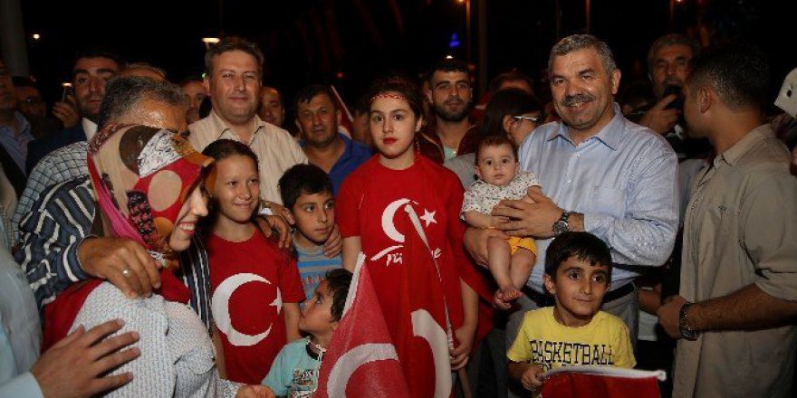 Demokrasi Nöbetinin Küçük Neferleri