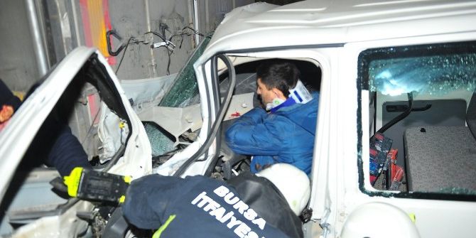 Alkollü Kamyonet Sürücüsü Tır’a Çarptı Can Pazarı Yaşandı