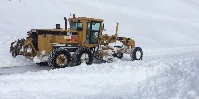 Van’da 630 Mahalle Yolu Ulaşıma Kapandı