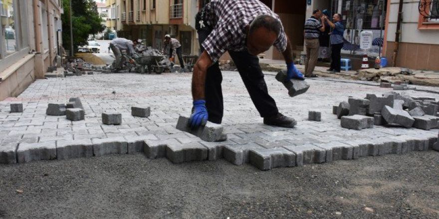 Süleymanpaşa Belediyesi’nin Yol Ve Kaldırım Yapım Çalışmaları Devam Ediyor