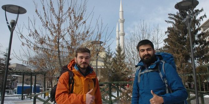 Otostop Çekerek 2 Yılda 60 İl Ve 4 Ülke Gezdiler