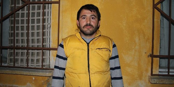 Muhtara Uyup Silahla Poz Verince Gözaltına Alındı