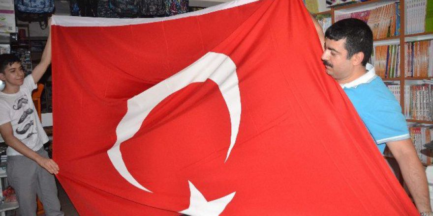 Siirt’te Bayraklar Tükendi