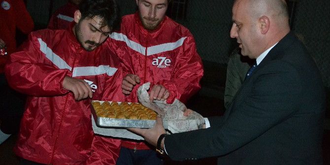 Bakan Yeğeninden Bilecikspor Antrenmanı Baklavalı Ziyaret