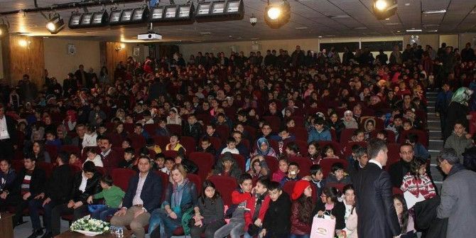 İpekyolu Belediyesinin Öğrencilere Karne Hediyesi