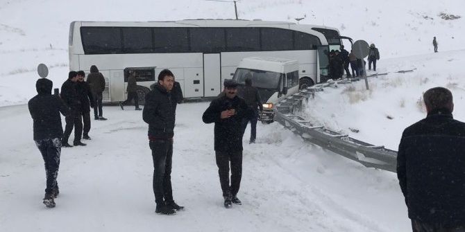 Yollardaki Buzlanma Kazaları Beraberinde Getirdi