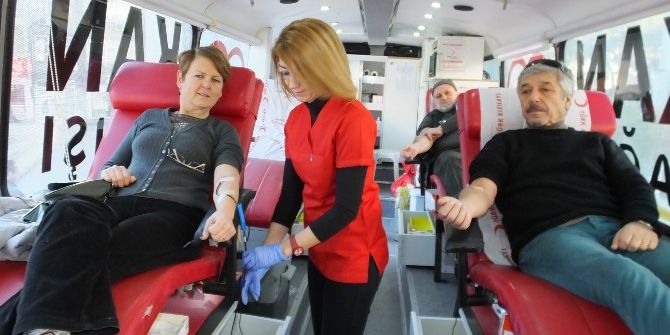 Burhaniye’de Kan Bağışı Kampanyasına Yoğun İlgi