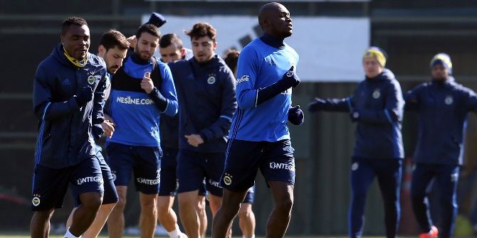 Fenerbahçe’de Emenike Ve Van Der Wiel Takımla Çalıştı