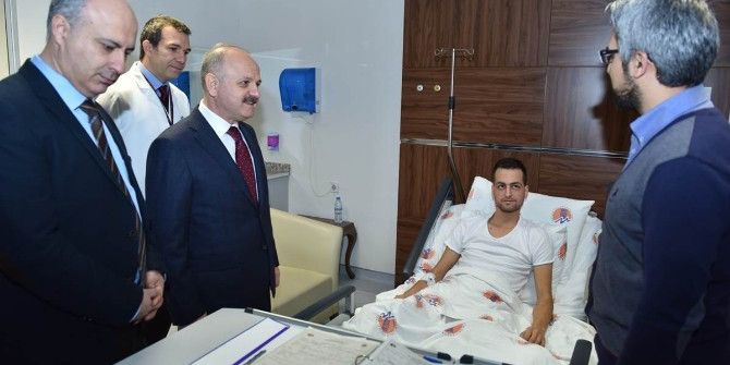 Vali Çakacak, El Bab Gazisi Uzman Çavuş Hüseyin İlban’ı Ziyaret Etti