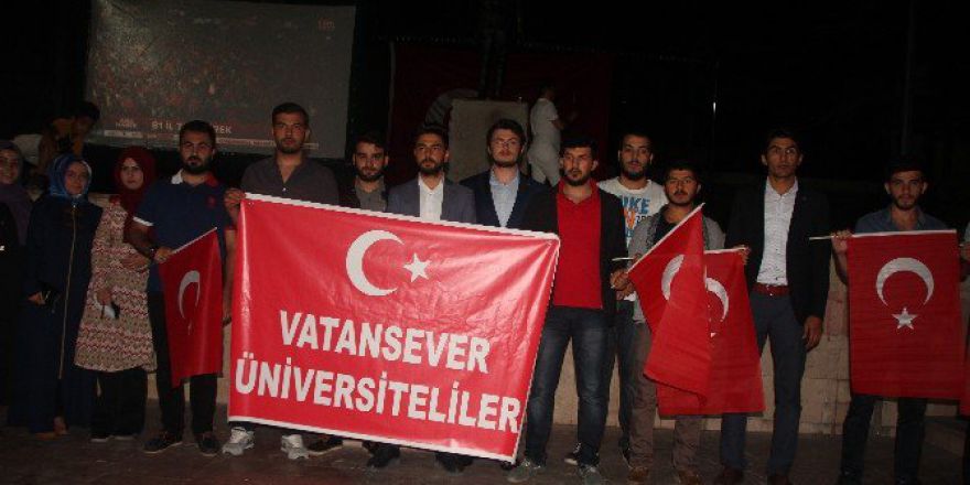 Üniversitelilerden Darbe Girişimine Tepki