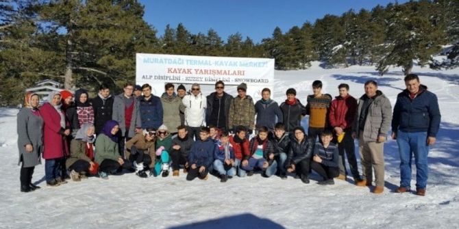 Muratdağı Termal Kayak Merkezi’nde Öğrencilere Kayak Eğitimi
