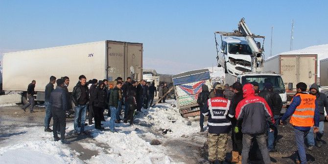 Batman’da Zincirleme Trafik Kazası: 2 Yaralı