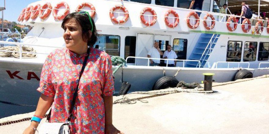 Çay Bahçesine Giden Kadın Sırra Kadem Bastı