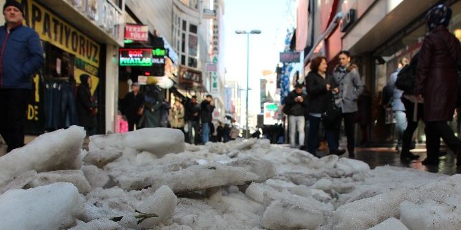 Kar Yağışı Esnafı Olumsuz Etkilendi