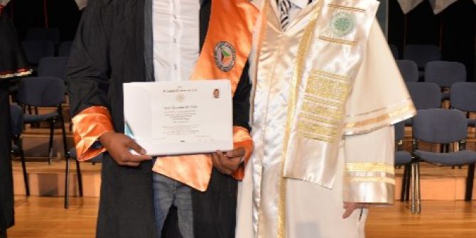 Güz Dönemi Mezunlarının Diploma Sevinci