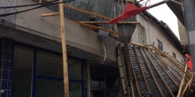 Darende’de Fırtına Çatıları Uçurdu