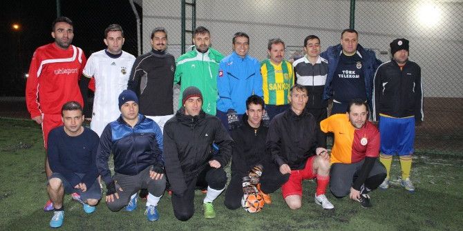 Sağlık Çalışanlarıyla Emniyet Mensupları Maçta Bir Araya Geldi