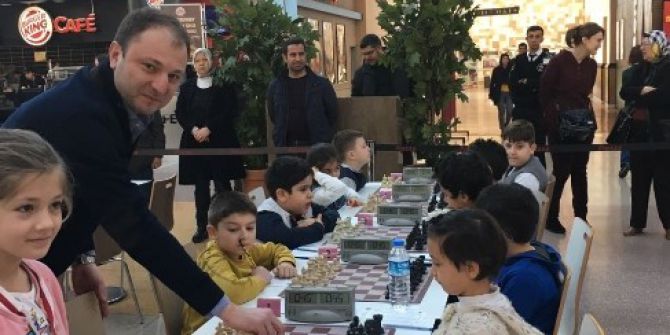Piazza’da 4. Geleneksel Satranç Turnuvası Başladı