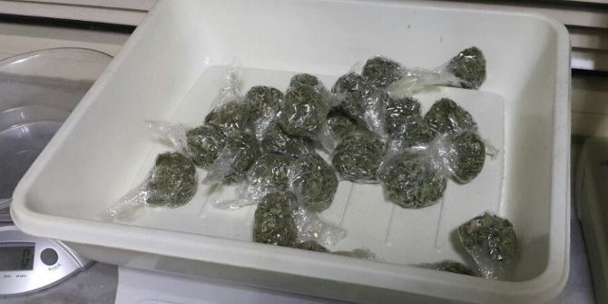 İzmir’de 2 Uyuşturucu Satıcısı Tutuklandı