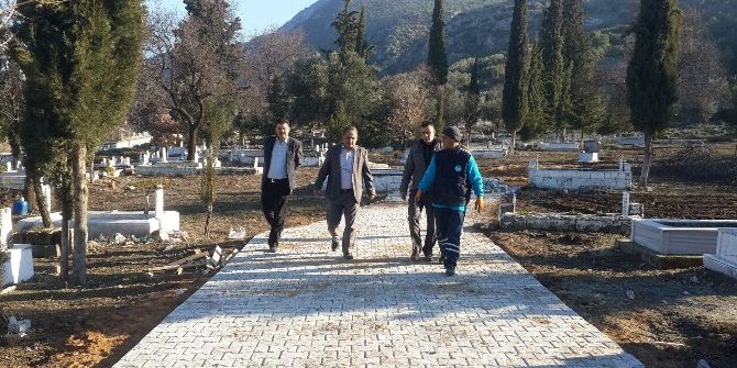 Gölmarmara Değnekler Mezarlık Yolu Yenileniyor