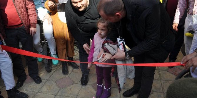 Şehit Kızı Küçük Elif ’Çocuk Festivali’nin Açılış Kurdelesini Kesti