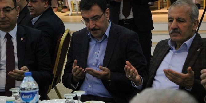 Bakan Tüfenkci Annesi İçin Mevlit Okutturdu