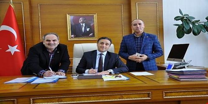 Belediye İşçilerle Toplu Sözleşme İmzaladı