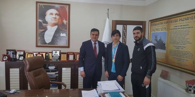 Türkiye Şampiyonu Başkan Yalçın’ın Makamında