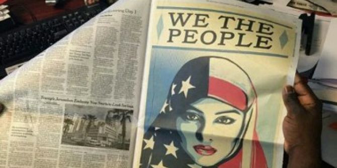 Munire Ahmet İsimli Amerikalı Kadın, Trump’a Karşı Protestolarda Sosyal Medya İkonu Oldu