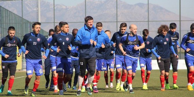 Karabükspor 2 Oyuncu Yabancı Kontenjanına Takıldı