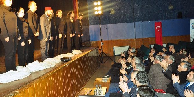 15 Temmuz Şehitleri Anasına Tiyatro Oyunu Sergilendi