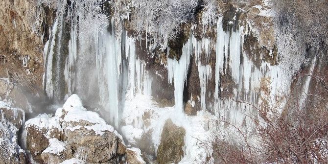 Sızır Şelalesi Buz Tuttu