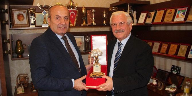 Emekli Vali İngenç Başkan Arslan’ı Ziyaret Etti