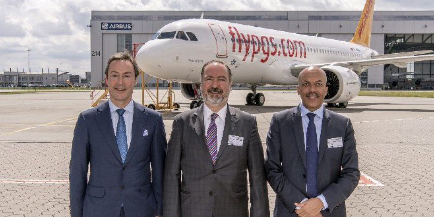 ’Demokrasi’, Türk Semalarında Havalandı