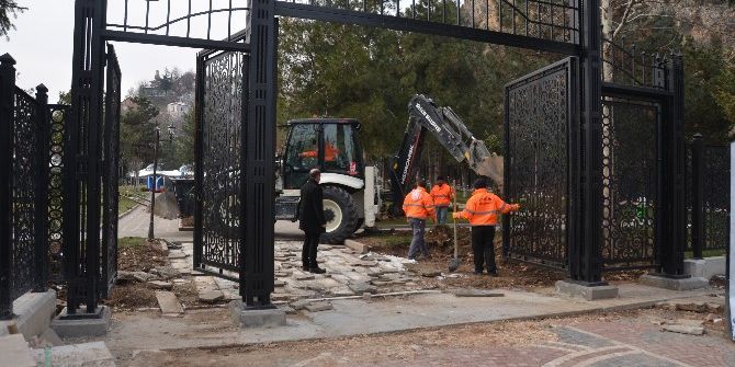 Osmanlı Padişahları Tarih Şeridi’nde Düzenleme Çalışmaları