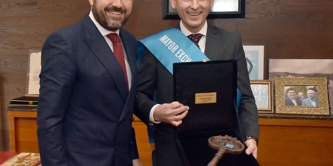 Beşiktaş Belediye Başkanı Koltuğunu Devretti