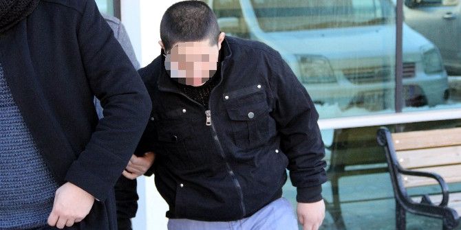 Sokakta Kadınları Öpen Genç Gözaltına Alındı