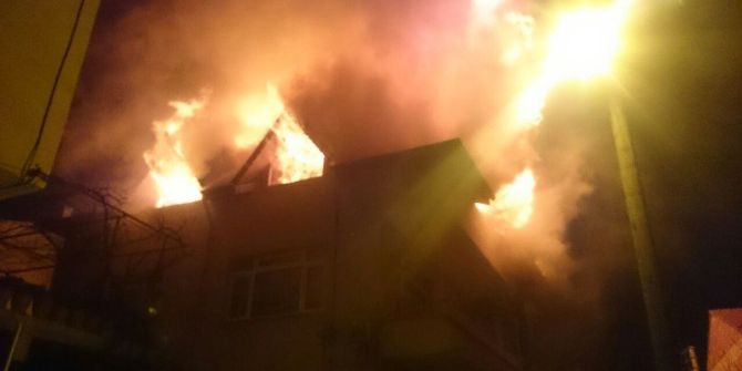 Gece Yarısı Çıkan Yangın Korkuttu