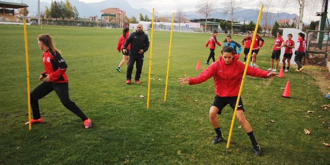 Döşemealtı Kadın Futbol Takımı Samsun İlk Adım Belediyesini Ağırlıyor