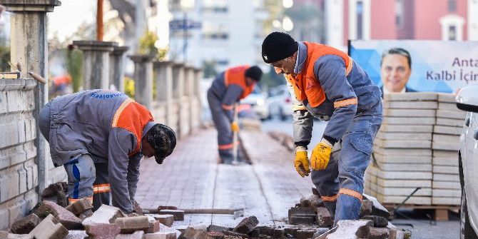 Muratpaşa Belediyesi Asfalt Çalışmalarına Devam Ediyor