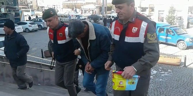 Otostop Çekip Bindiği Araçta Gasp Edildi