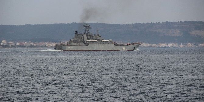 Rus Savaş Gemisi Çanakkale Boğazı’ndan Geçti